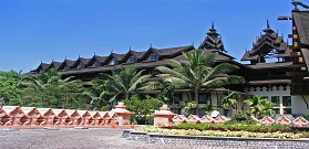 Yangon - Kandawgyi Palace 